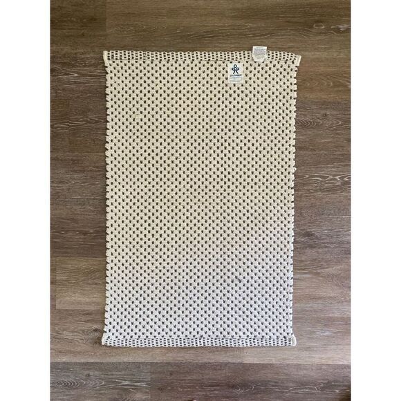 Threshold Gray White Dot Bath Mat - Picture 4 of 9